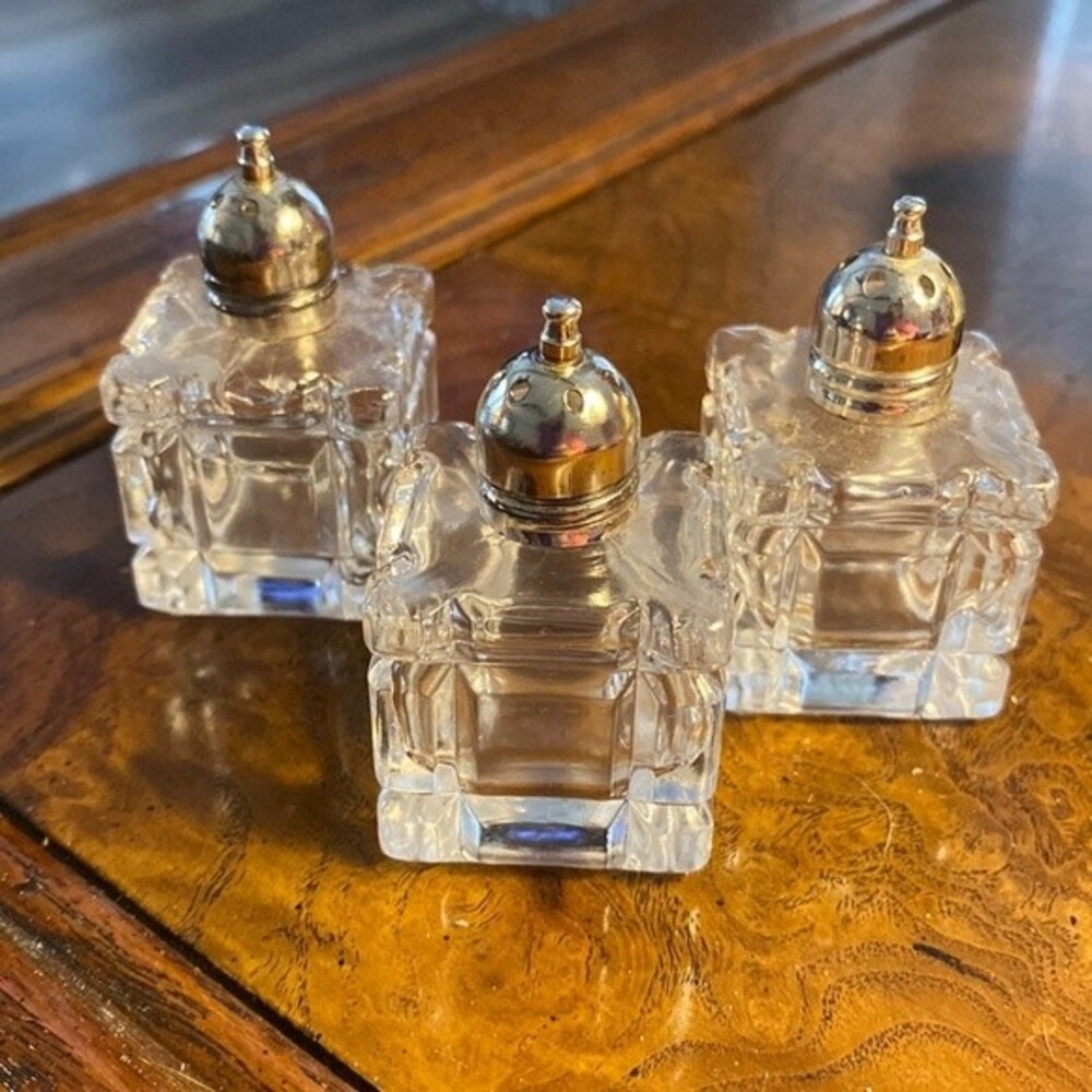 E253. Viking Glass Individual Salt/Pepper Shakers in EUC Set of 3
